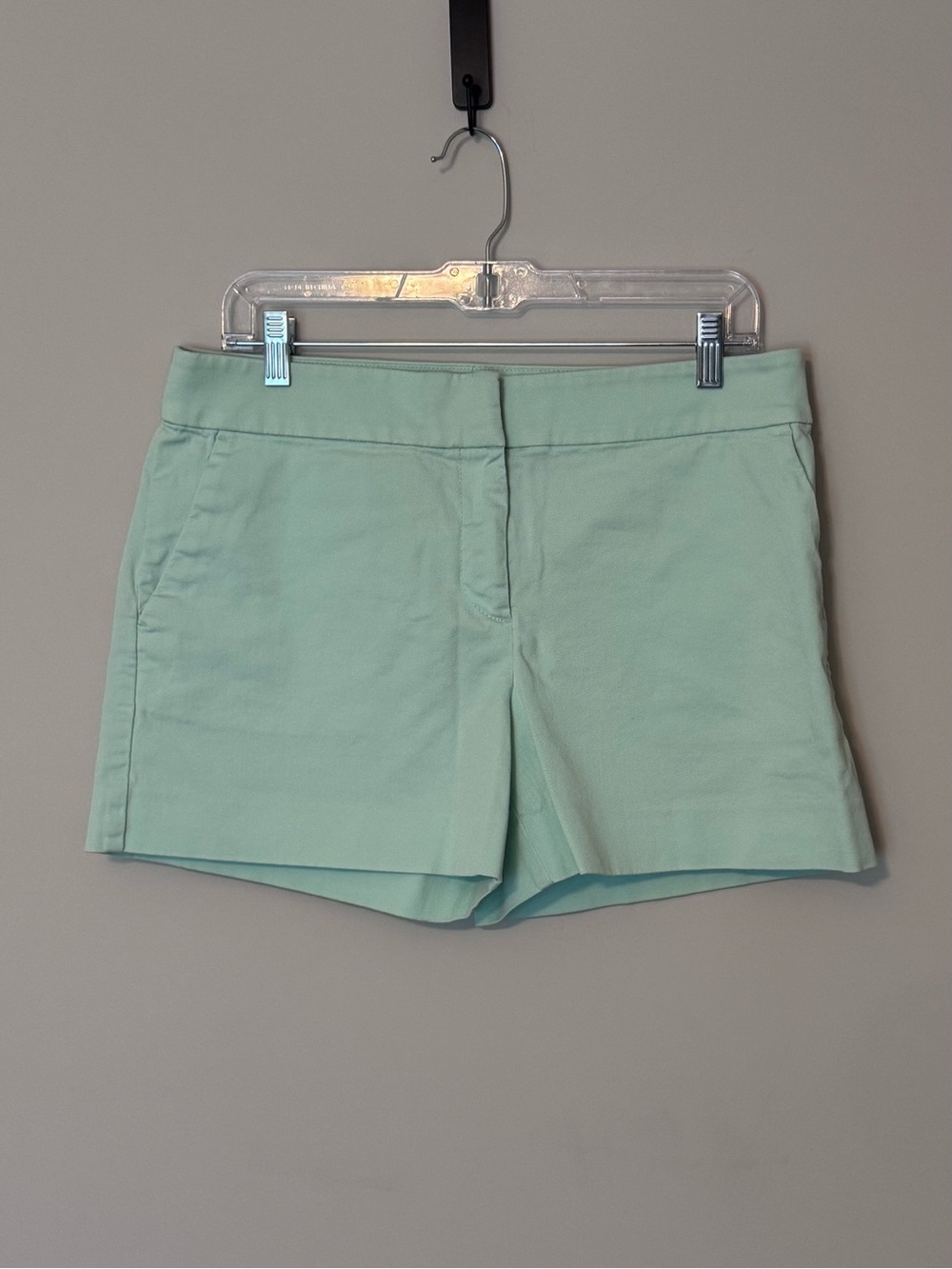 LOFT Mint Green 4” Chino Shorts Size 8 Excellent Condition